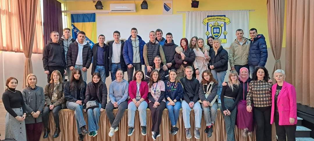 Održan okrugli sto na temu „Mitovi o vršnjačkom nasilju“ | Treća gimnazija Sarajevo